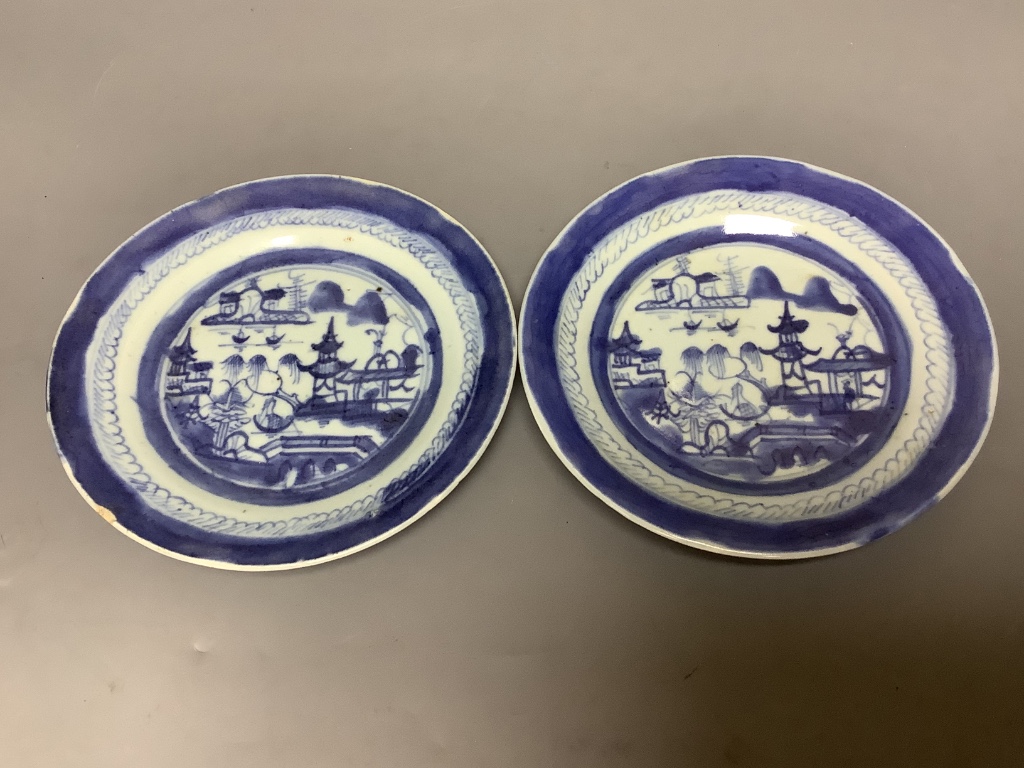 A pair of 19th century Chinese blue and white plates, 18.5cm